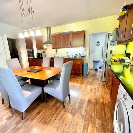 בית נופש In The City-center Of With A Private Pool *