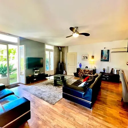 In The City-center Of With A Private Pool * אנטיב