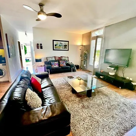 בית נופש In The City-center Of With A Private Pool אנטיב
