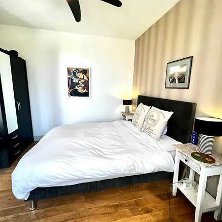 בית נופש In The City-center Of With A Private Pool