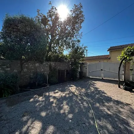 In The City-center Of With A Private Pool אנטיב