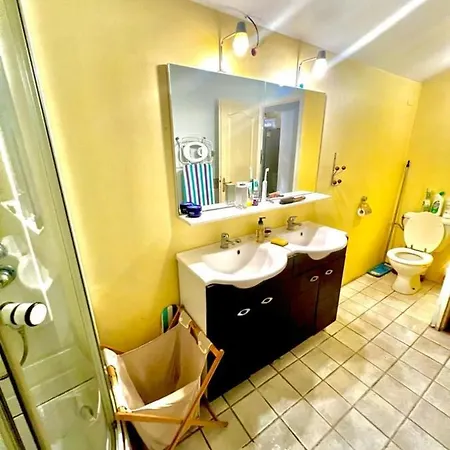 בית נופש In The City-center Of With A Private Pool אנטיב